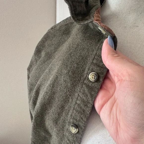 Legendary Whitetails Button-Down - Picture 8 of 13